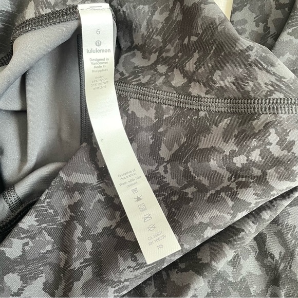 Lululemon | Wunder Under camo deep coal 25” leggings, US 6 - Picture 4 of 5